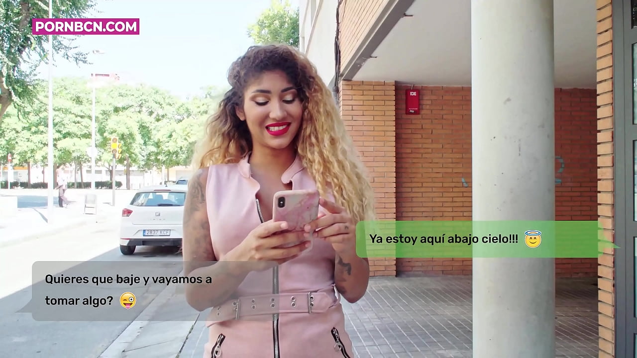 ഭർത്താവ് ജോലി ചെയ്യുമ്പോൾ അവിശ്വസ്തയായ ഭാര്യ തന്റെ യുവ കാമുകനെ കഠിനമായി ഭോഗിക്കാൻ പോകുന്നു. മുലകളും വലിയ കഴുതയും ഉള്ള ലാറ്റിന. വീനസ് അഫ്രോഡൈറ്റ്.